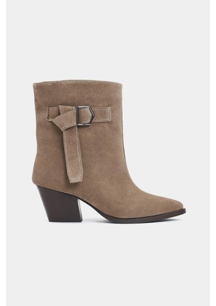 Bloom Rome Bej Süet Hakiki Deri Sivri Burun Kalın Topuklu Kemer Detay Kadın Bot