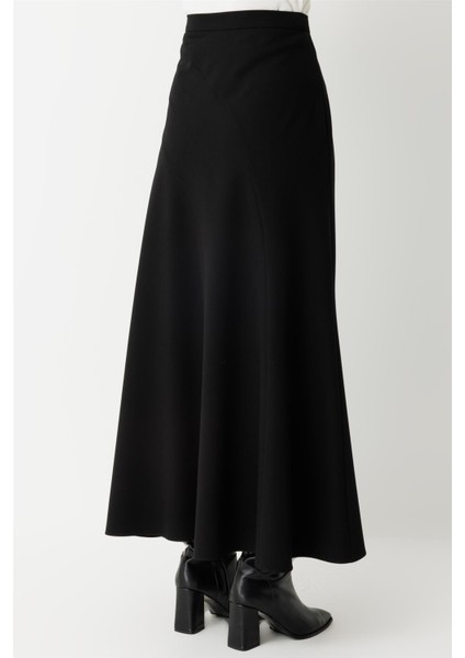 Verev Parça Detaylı Etek Siyah