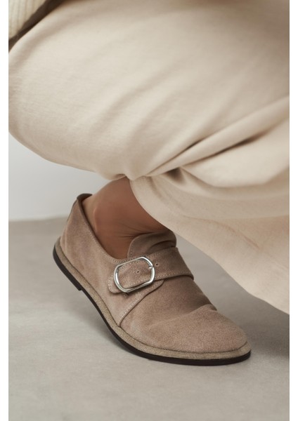 Cyrus Koyu Bej Hakiki Süet Deri Toka Detaylı Düz Taban Kadın Ayakkabı fiyatları