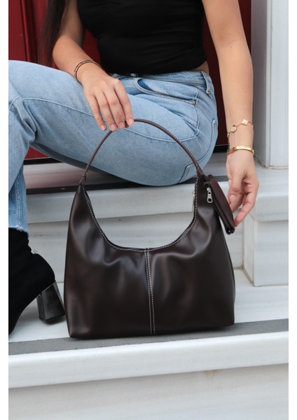 Bella Mat Deri Cüzdan Detaylı Kadın Omuz ve Kol Çantası fırsatları