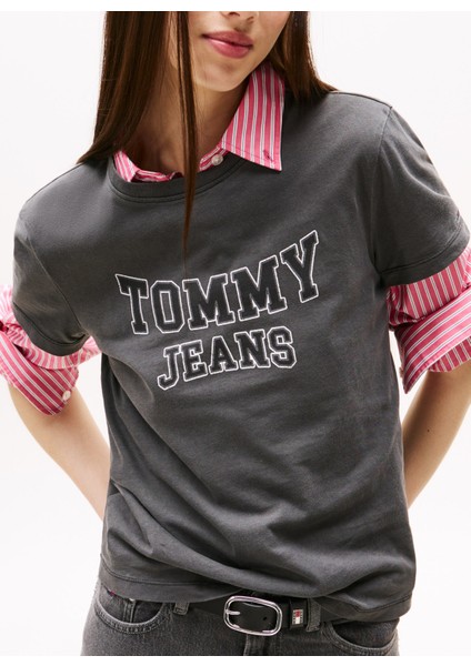 Yuvarlak Yaka Baskılı Siyah Kadın T-Shirt DW0DW21966BDS fırsatları