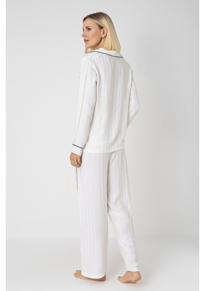Kadın Uzun Kollu Kışlık Saten Pijama Takımı – Gömlek Yaka, Biyeli, Cepli, Beyaz / Siyah fırsatları