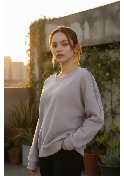 Kadın Omuzları Fermuar Detaylı Pamuklu Sweatshirt | Şık & Rahat Günlük Tarz fiyatları