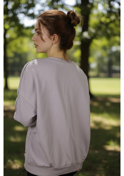 Kadın Omuzları Fermuar Detaylı Pamuklu Sweatshirt | Şık & Rahat Günlük Tarz