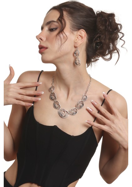 Kadın Antik Gümüş Kaplama Sallantılı Model Gül Formlu Küpe & Kolye Seti fırsatları