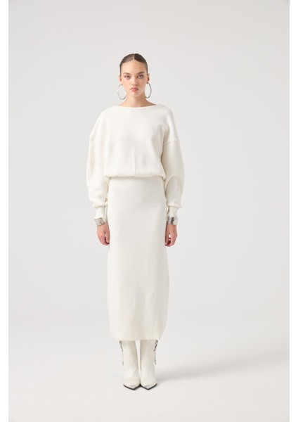 Soft Dokulu Uzun Jacey Triko Elbise Beyaz fırsatları