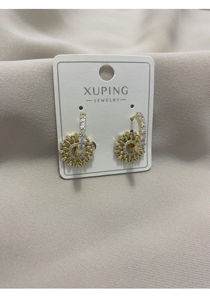 Xuping 14K Altın Kaplama Hediyelik Suya Dayanıklı Kadın Küpe Gold Halka Küpe Şık Modern Taşlı Zarif Parlak Görünüm Boşnak Pırpır Küpe Minimal Gold Günlük Kullanım Için Ideal