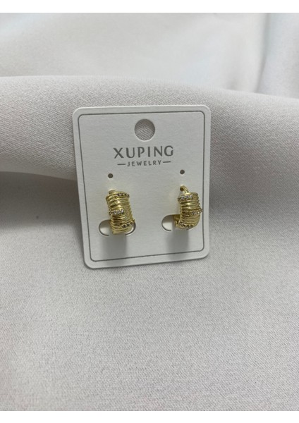 Xuping 14K Altın Kaplama Hediyelik Suya Dayanıklı Kadın Küpe Gold Halka Küpe Şık ve Modern Taşlı Zarif Küpe Parlak Görünüm Minimal Gold Küpe Günlük Kullanım Için Ideal