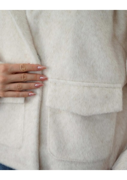 Kadın Peluş Düğme Kapama Astarlı Ceket fırsatları