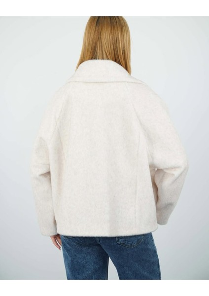 Kadın Peluş Düğme Kapama Astarlı Ceket indirimleri