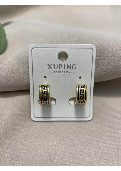 Xuping 14K Altın Kaplama Hediyelik Suya Dayanıklı Kadın Küpe Siyah Gold Halka Şık ve Modern Zarif Küpe Parlak Görünüm Minimal Gold Küpe Günlük Kullanım Için Ideal