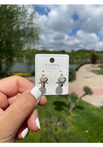 Xuping küpe 14K Altın Kaplama Hediyelik Suya Dayanıklı Kadın Küpe Gold Büyük Halka Küpe Şık ve Modern Baget Taşlı Zarif Küpe Parlak Görünüm Minimal Gold Günlük Kullanım Için Ideal modelleri