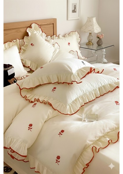 Çift Kişilik Rose Kırmızı Fırfırlı Süs Dikişli Nevresim Seti Ekru Organik Pamuk