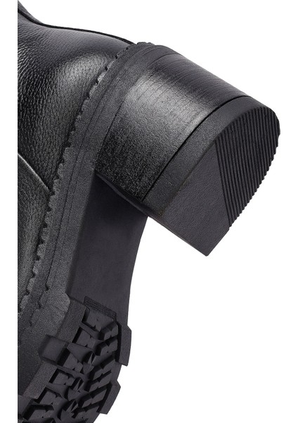 Kadın Siyah Fermuarlı Kalın Topuklu Deri Bot 25WFD2037FT