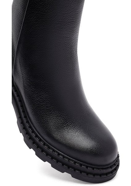 Kadın Siyah Fermuarlı Kalın Topuklu Deri Bot 25WFD2037FT