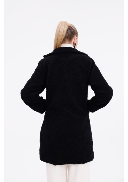 Düğmeli Cepli Kadın Peluş Kaban