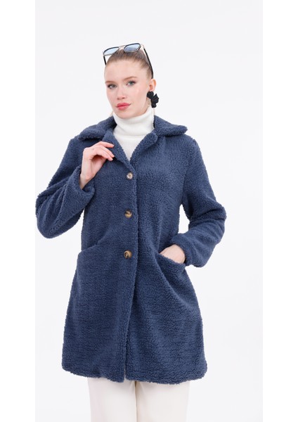 Düğmeli Cepli Kadın Peluş Kaban