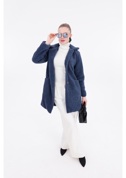 Düğmeli Cepli Kadın Peluş Kaban