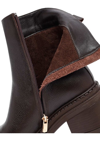 Kadın Kahverengi Fermuarlı Kalın Topuklu Deri Bot 25WFD2037FT