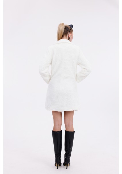 Düğmeli Cepli Kadın Peluş Kaban