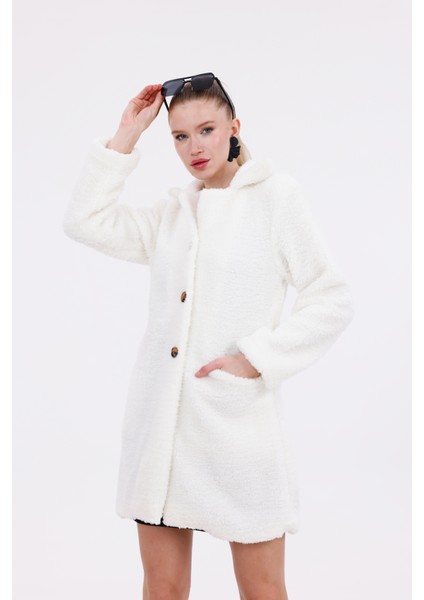 Düğmeli Cepli Kadın Peluş Kaban