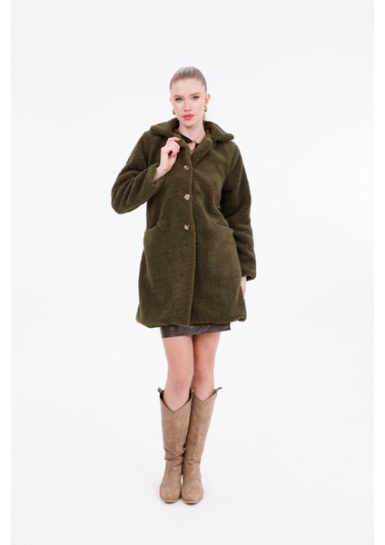 Düğmeli Cepli Kadın Peluş Kaban modelleri