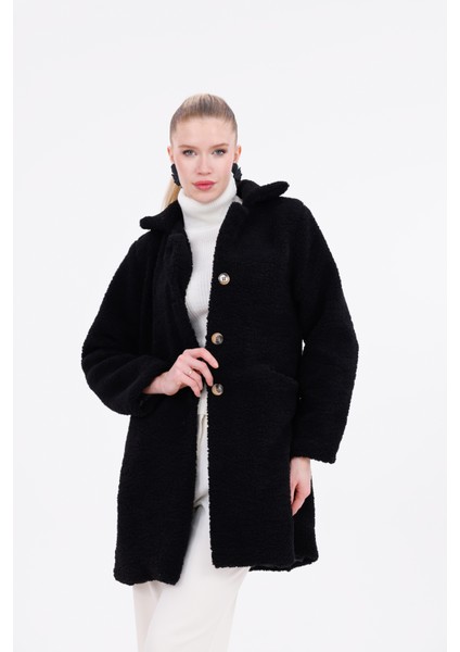 Düğmeli Cepli Kadın Peluş Kaban