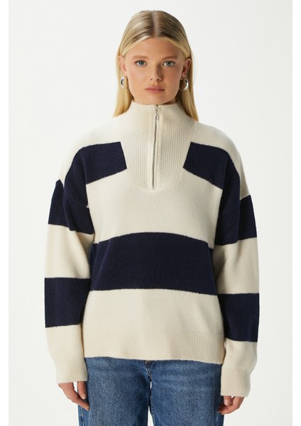 Kadın High Yumuşak Doku Polo Yaka Fermuarlı Taş Lacivert Çizgili Triko Kazak TZ00424 fırsatları