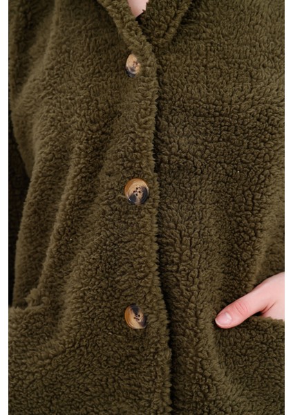 Düğmeli Cepli Kadın Peluş Kaban