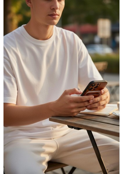 iPhone 16 Pro Max Uyumlu Premium Deri Magsafe Cüzdanlı Kartlıklı Kamera Çerçeve Standlı Kılıf Kahver