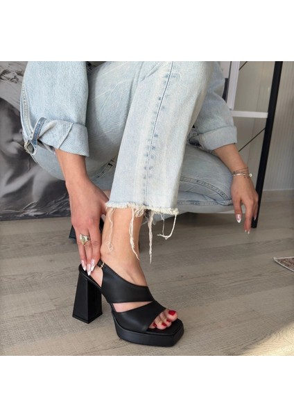 Cica Siyah Cilt Topuklu Ayakkabı fırsatları