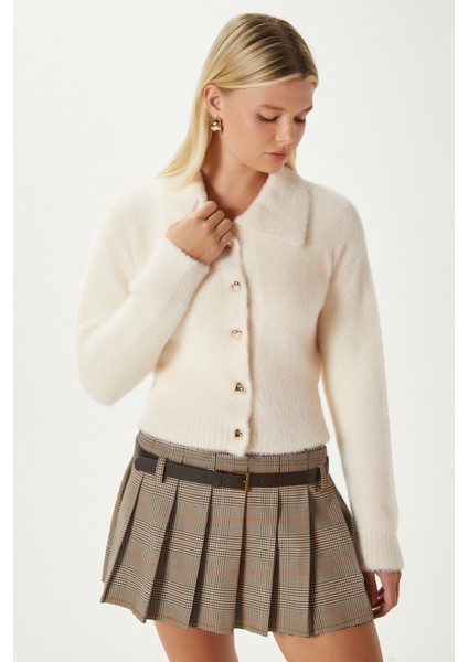 Kadın Date Yumuşak Sakallı Kalp Düğmeli Polo Yaka Krem Triko Hırka