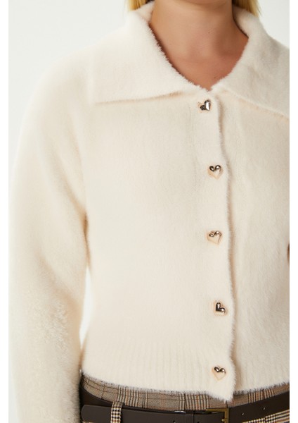 Kadın Date Yumuşak Sakallı Kalp Düğmeli Polo Yaka Krem Triko Hırka fiyatları