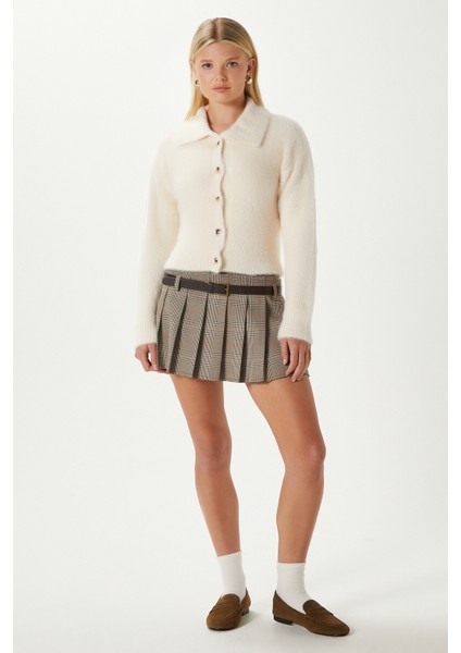 Kadın Date Yumuşak Sakallı Kalp Düğmeli Polo Yaka Krem Triko Hırka modelleri