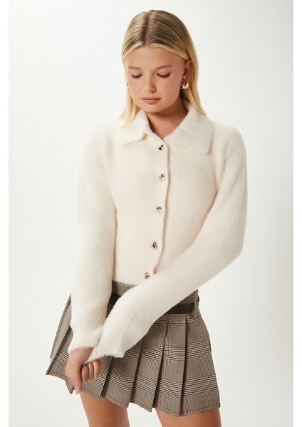 Kadın Date Yumuşak Sakallı Kalp Düğmeli Polo Yaka Krem Triko Hırka fırsatları