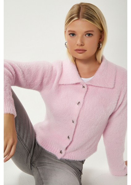 Kadın Date Yumuşak Sakallı Kalp Düğmeli Polo Yaka Pembe Triko Hırka