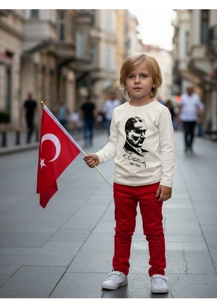 Çocuk Pamuklu Atatürk ve Imza Baskılı Uzun Kollu T-Shirt modelleri