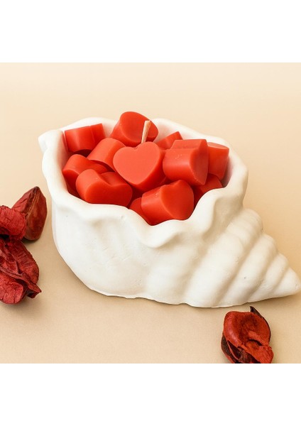 Kırmızı Minik Kalp Taneleri ile Doldurulmuş İstiridye Kabuğu İçinde Mum, Sevgiliye Hediye