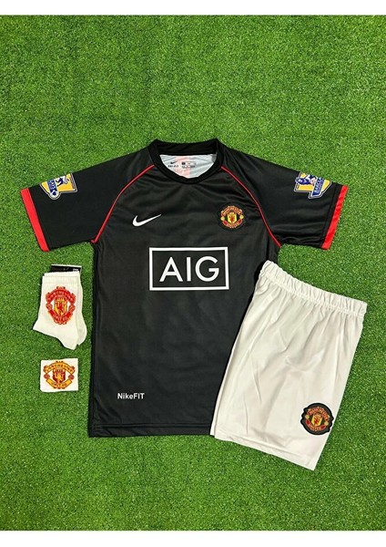 Manchester United 2008 Cristiano Ronaldo Deplasman Çocuk Forması (Black-Armalı Set) fırsatları