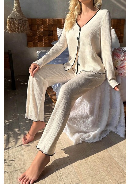 Kadın Beyaz Örme Kumaş V Yaka Düğmeli Rahat Şık Pijama Takımı indirimleri