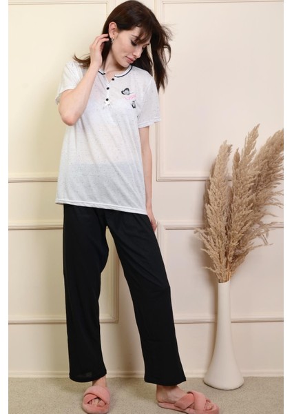 KADIN EKRU SİYAH NAKIŞLI KISA KOL BÜYÜK BEDEN PİJAMA TAKIMI PMTK25512 fiyatları