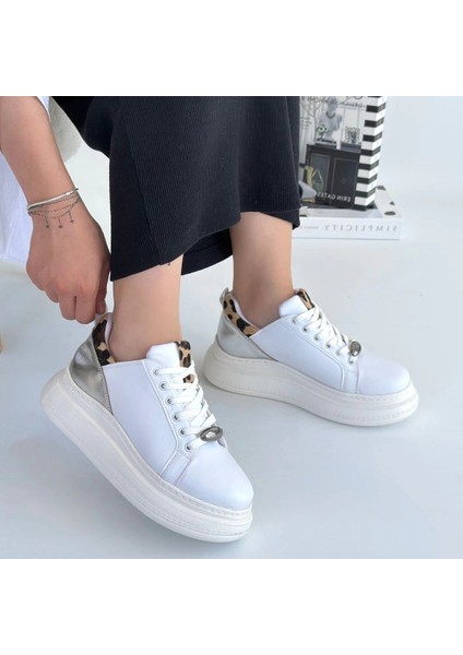 Gasta Beyaz Cilt Gümüş Detaylı Bağcıklı Spor Ayakkabı fırsatları