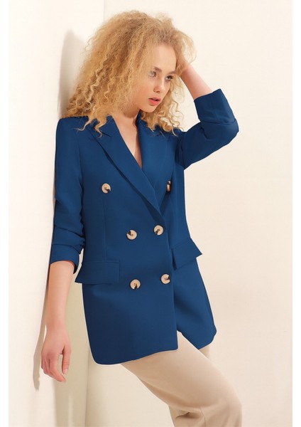 Sivri Yaka Kruvaze Astarlı Ceket