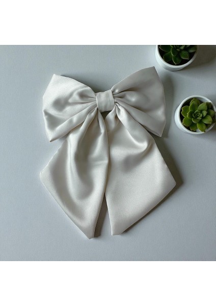 Saten Beyaz Renk Klipsli ve Fiyonklu Saç Tokası