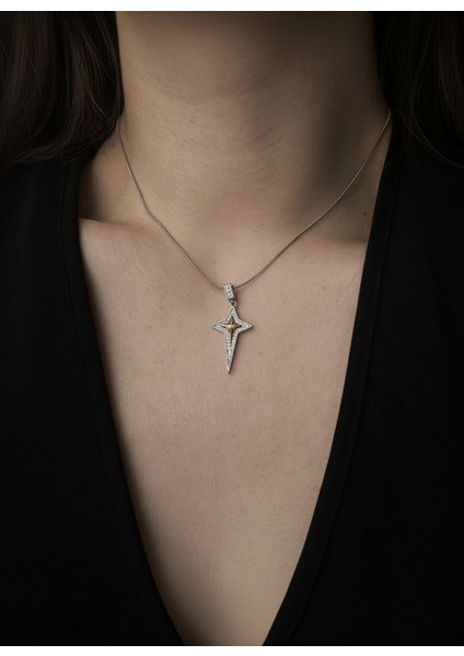 Altın Detaylı Pusula Yıldızı Çelik Kolye