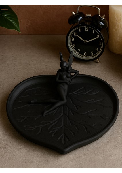 Siyah Perili Kalp Şeklinde Takı Kutusu Masaüstü Organizeri