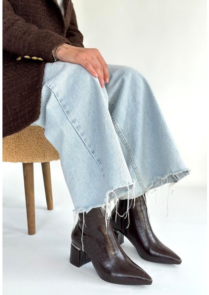 Sivri Burun Yandan Fermuarlı Topuklu Bot Cilt Kahverengi Topuk Boyu 7 cm modelleri