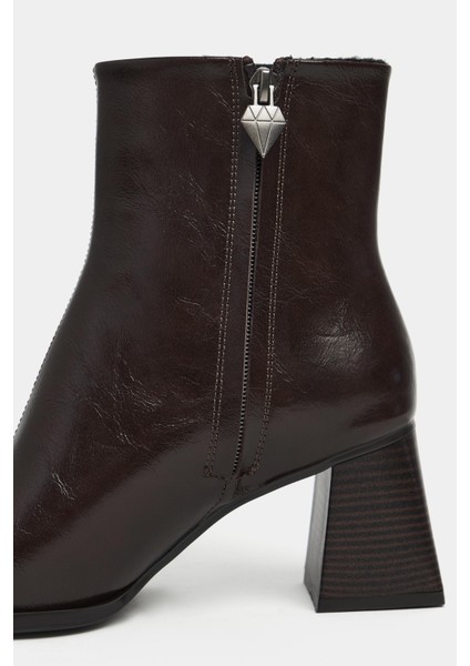 Darelis Kahve Raşel Rustik Desen Fermuar Detay Küt Burun Kadın Topuklu Bot indirimleri