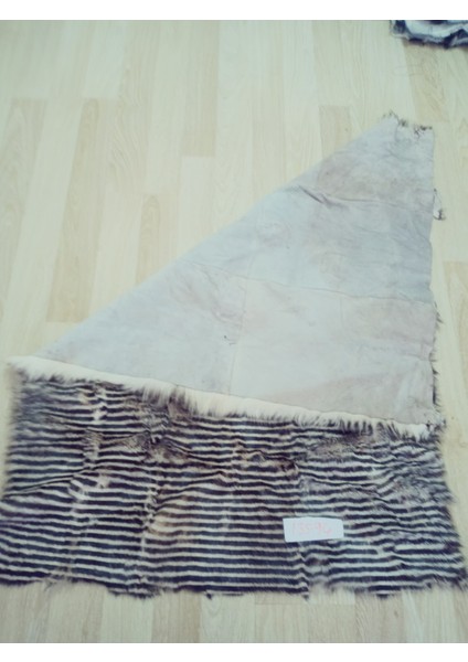 Gerçek Keçi Postundan Uzun Tüylü, Kurt Rengi Kalın Tok Duran Halı Seccade modelleri