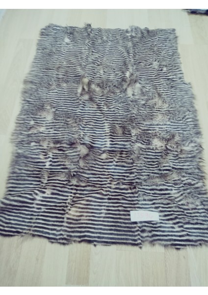 Gerçek Keçi Postundan Uzun Tüylü, Kurt Rengi Kalın Tok Duran Halı Seccade